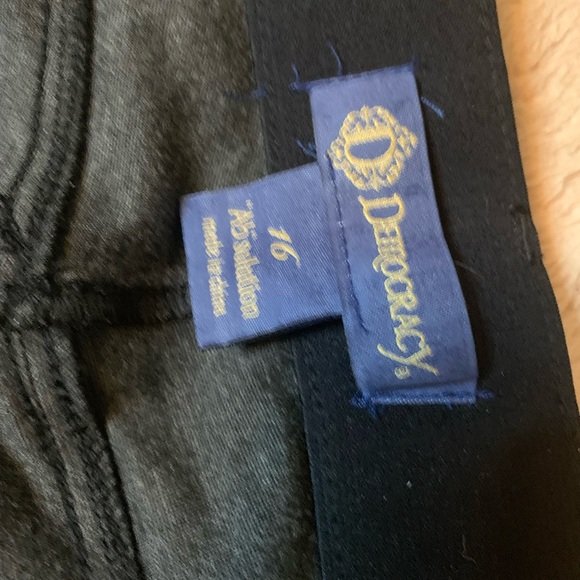 Democracy Women's Black Houndstooth Pants - Picture 5 of 7